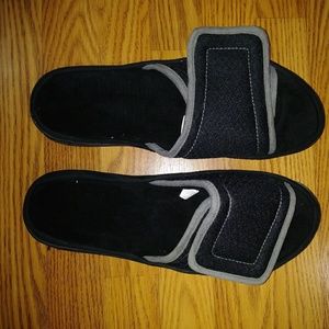 DF by Dearfoams Black Flip flops Size XL